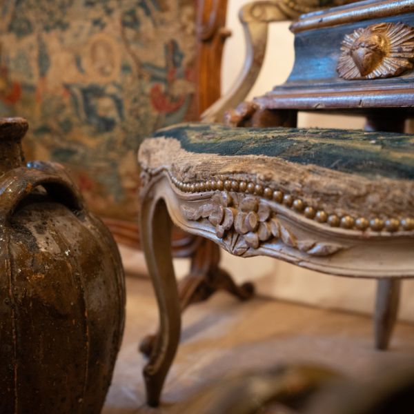 Paire de fauteuils anciens en bois clair et double cannage de rotin