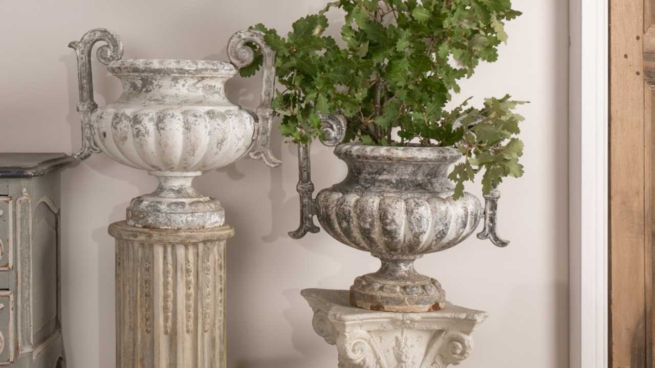 Antique French Pedestals, image size:1280x720