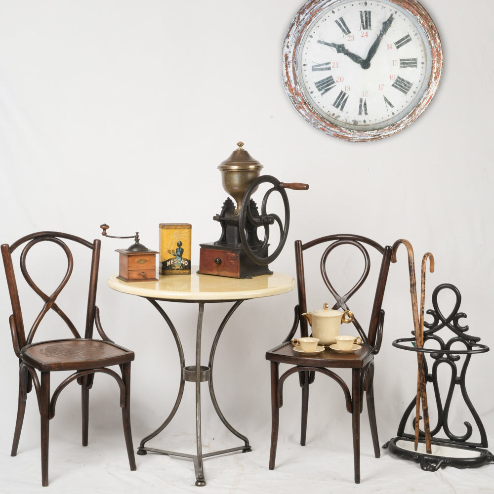 Intricate design umbrella stand