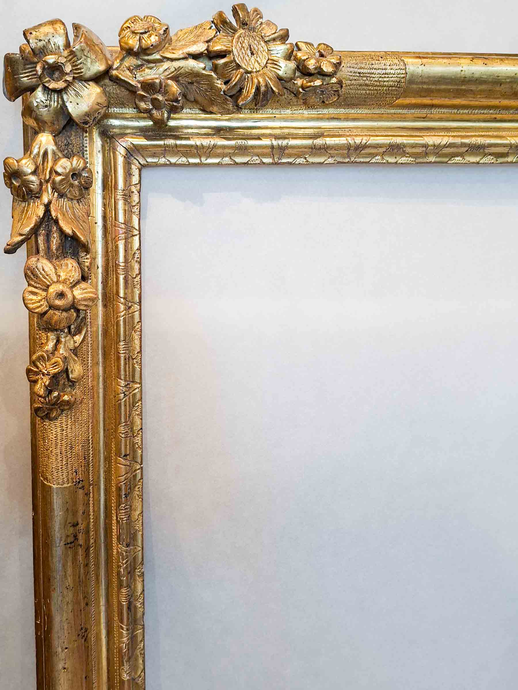 Superb Pair of Louis XIV Carved Giltwood Frames with Grapes and Flowers, Provence, circa 1700