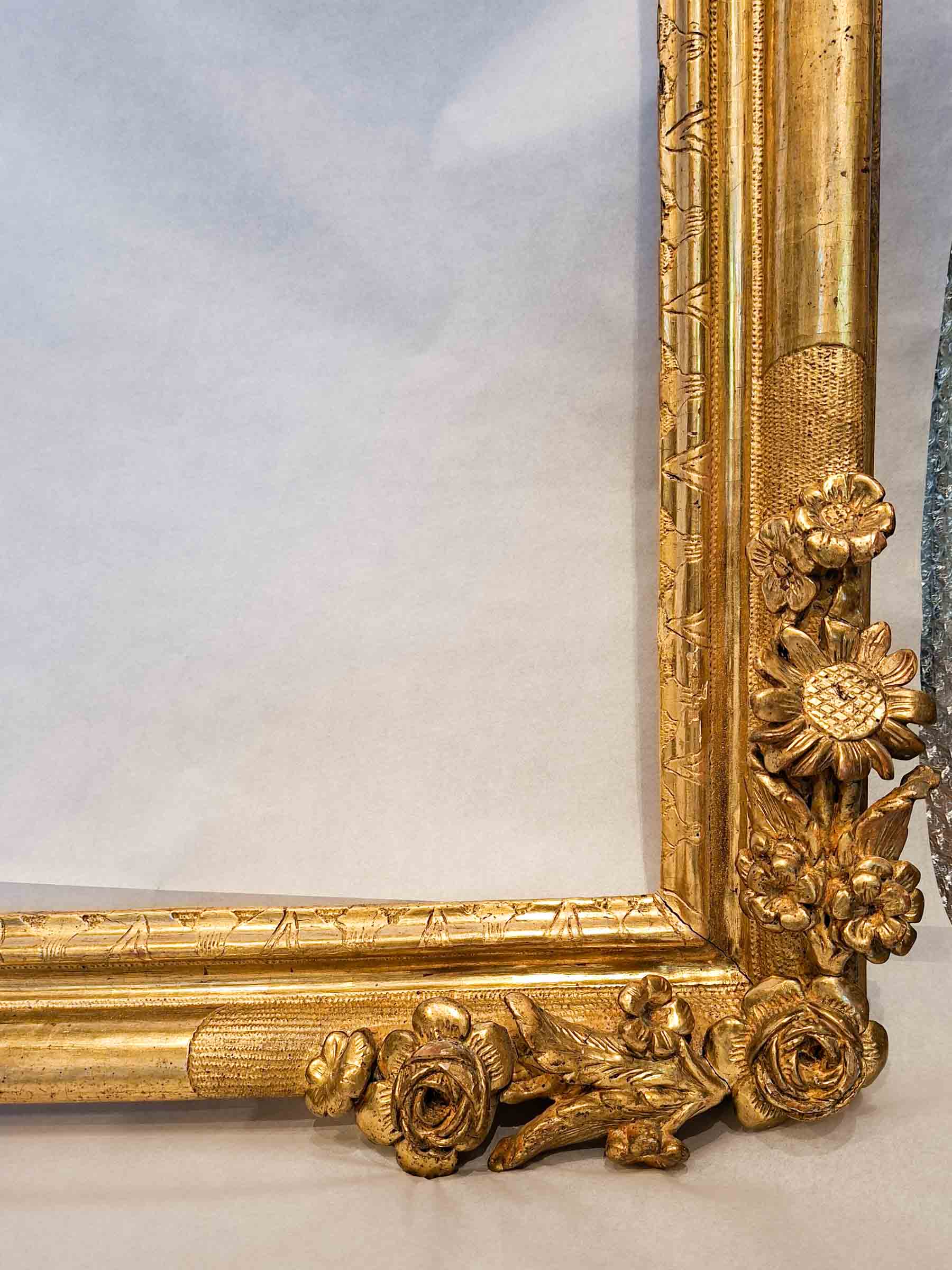 Superb Pair of Louis XIV Carved Giltwood Frames with Grapes and Flowers, Provence, circa 1700