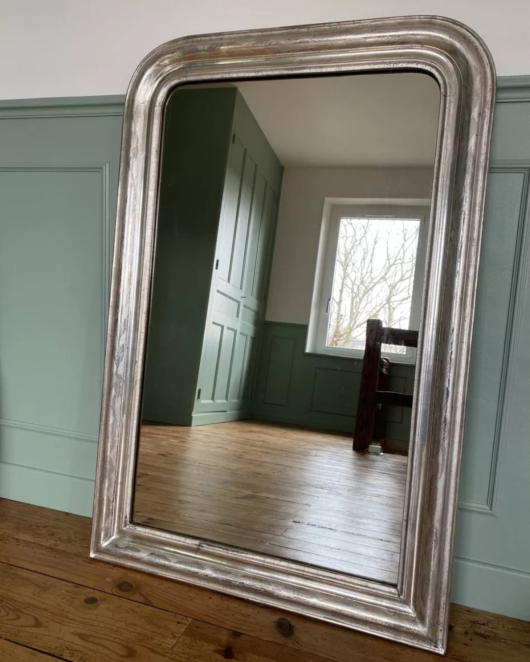 Age-defining antique mirror
