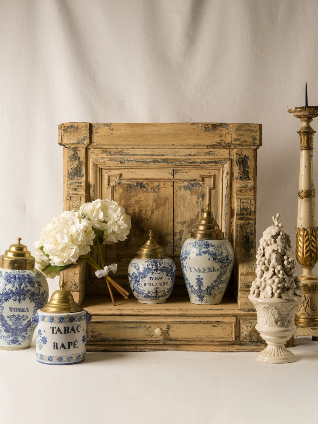 Decorative ornate leaves candlestick holder