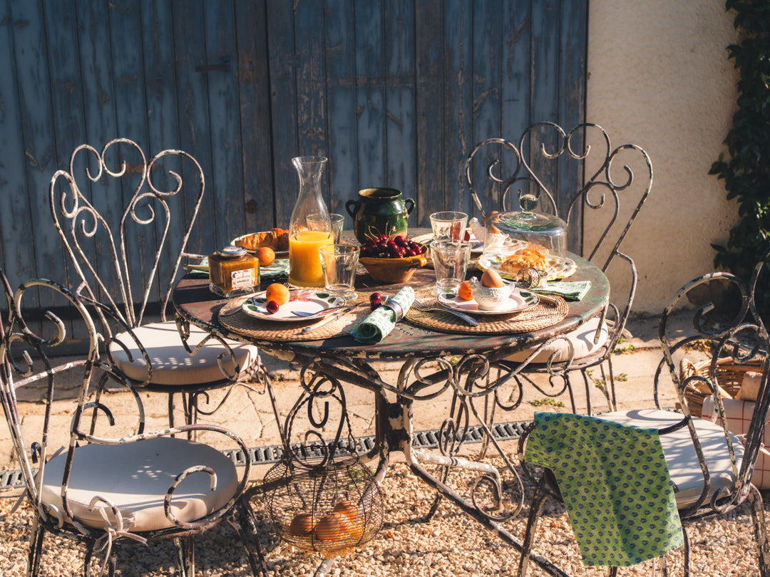 Vintage French outdoor table & 4 armchairs