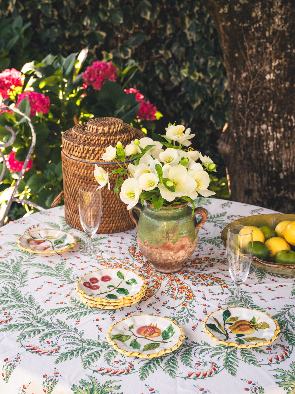Collection of 1950s plates w/ fruit 5½" & 9"