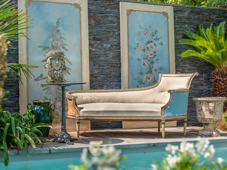 Craquelure surface vintage decor pieces