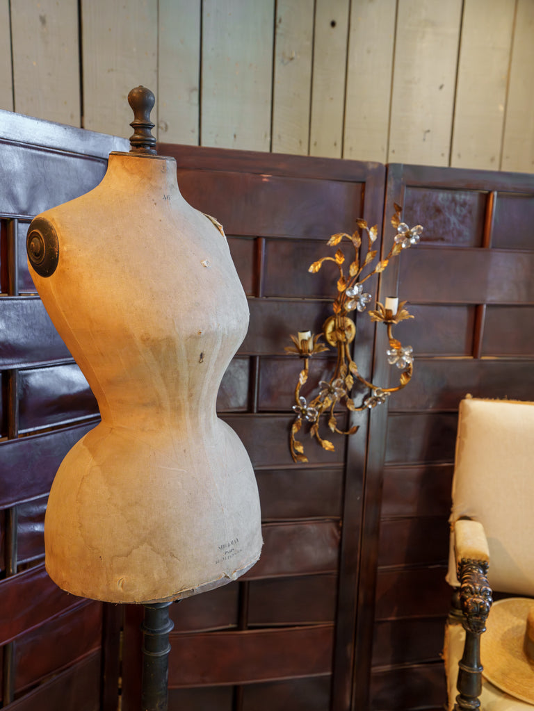 Authentic wasp-waisted tailor's form