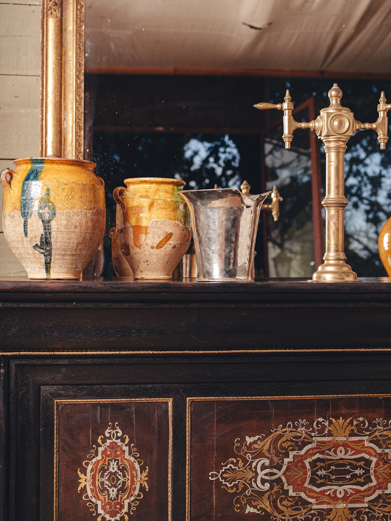 Classical rounded confit pot