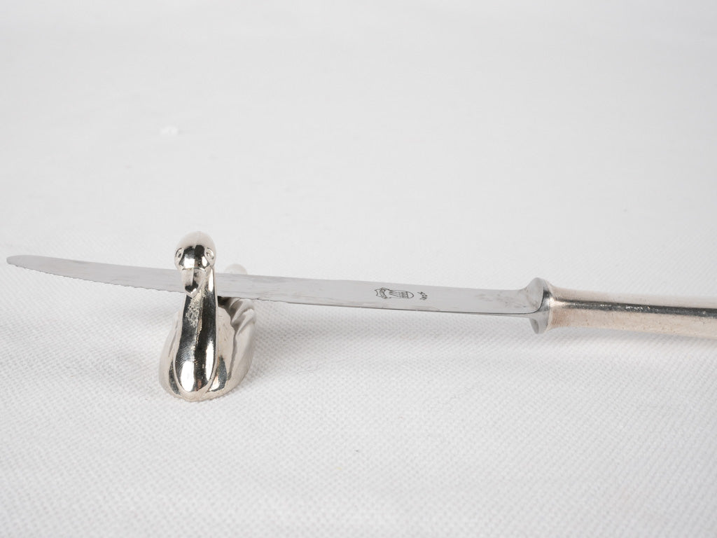 Timeless design stainless tableware accents