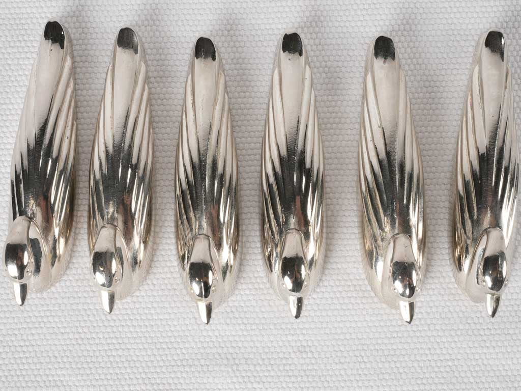 Decorative swan silhouette knife rests