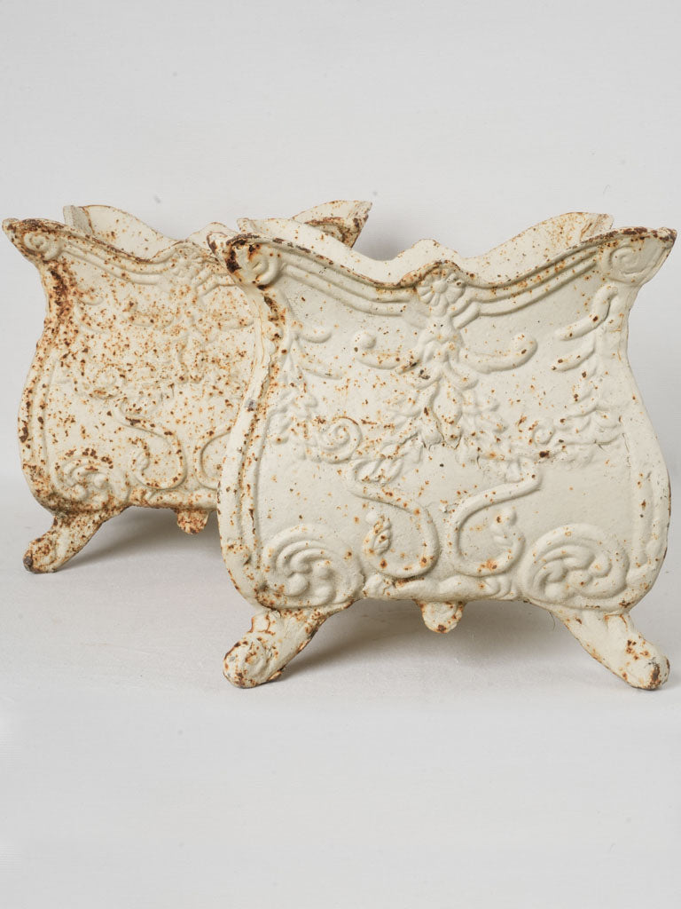 Rustic foliate design planters