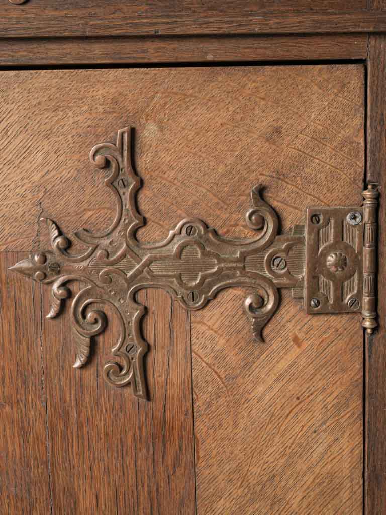 Charming octagonal-footed cabinet