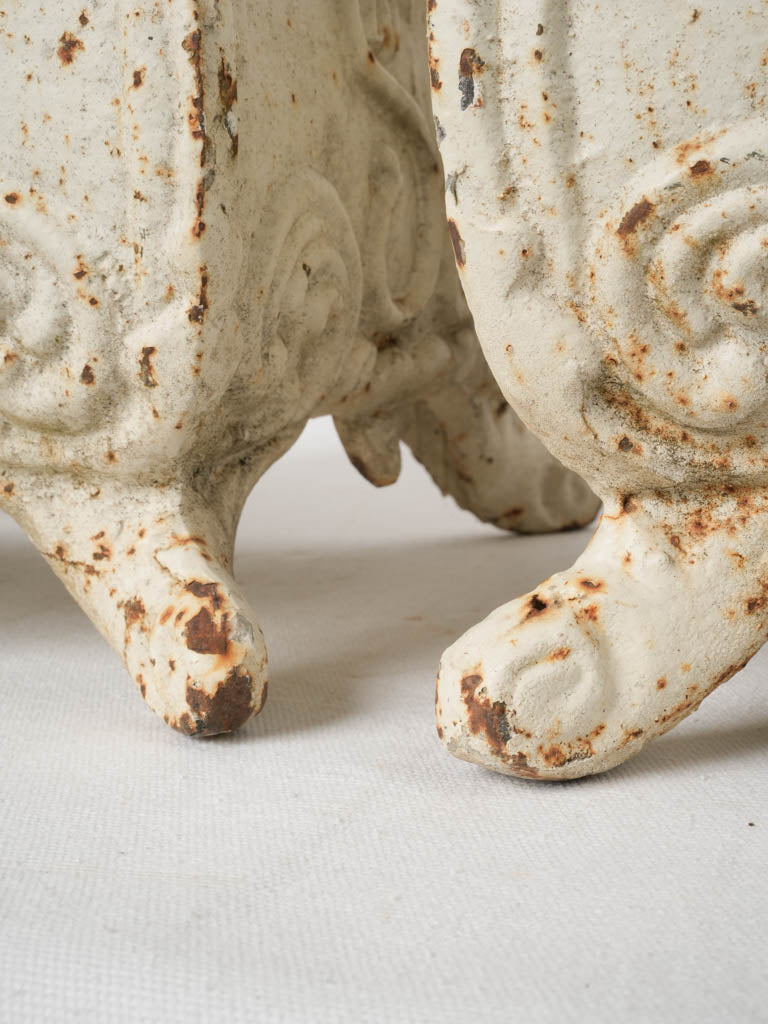 Intricate garland detailed planters