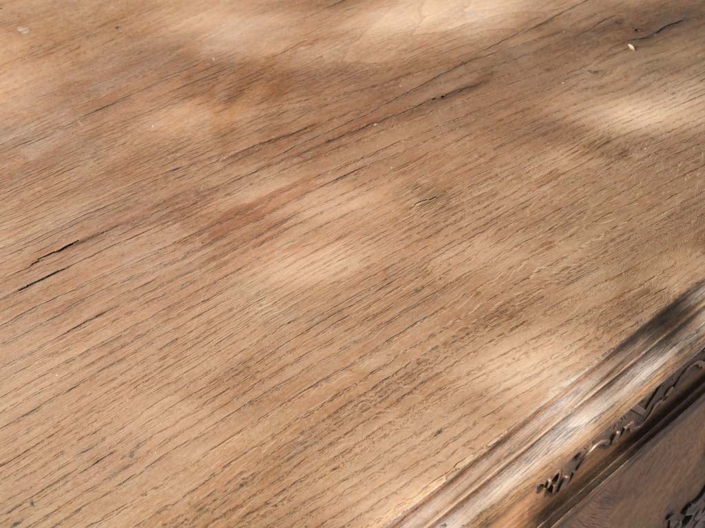Refined single-paneled door cabinet