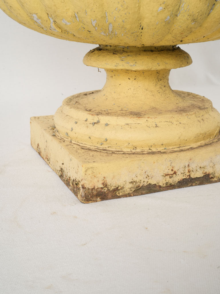 Aged bright accent home planter