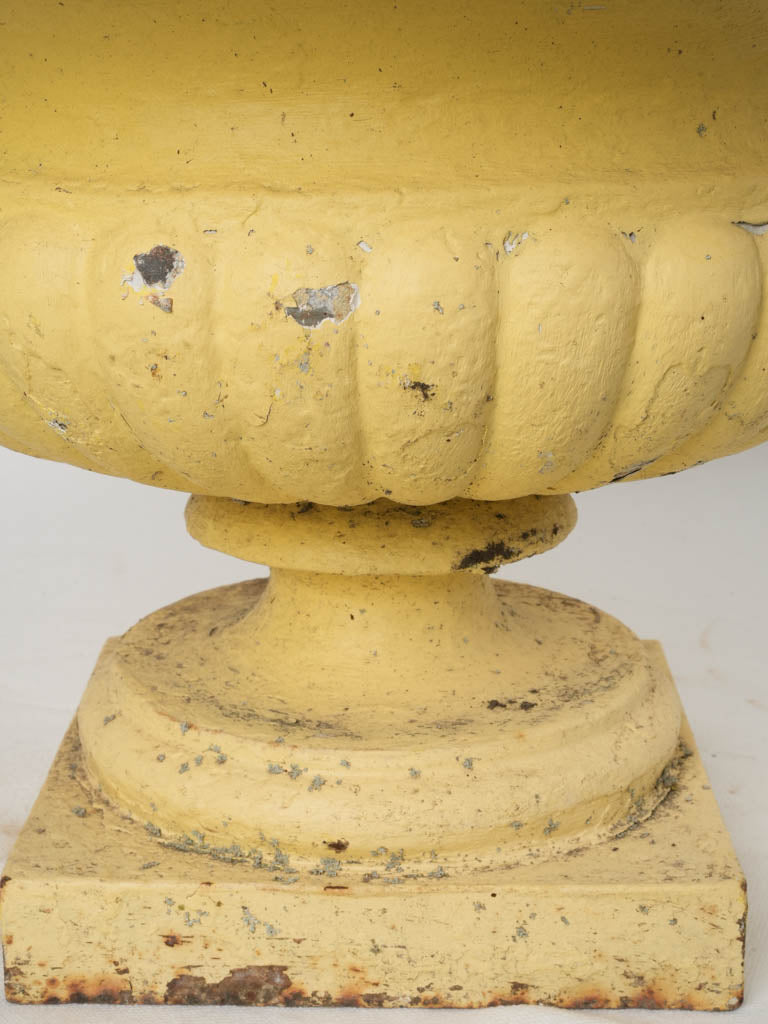 Historic low Medici outdoor planter