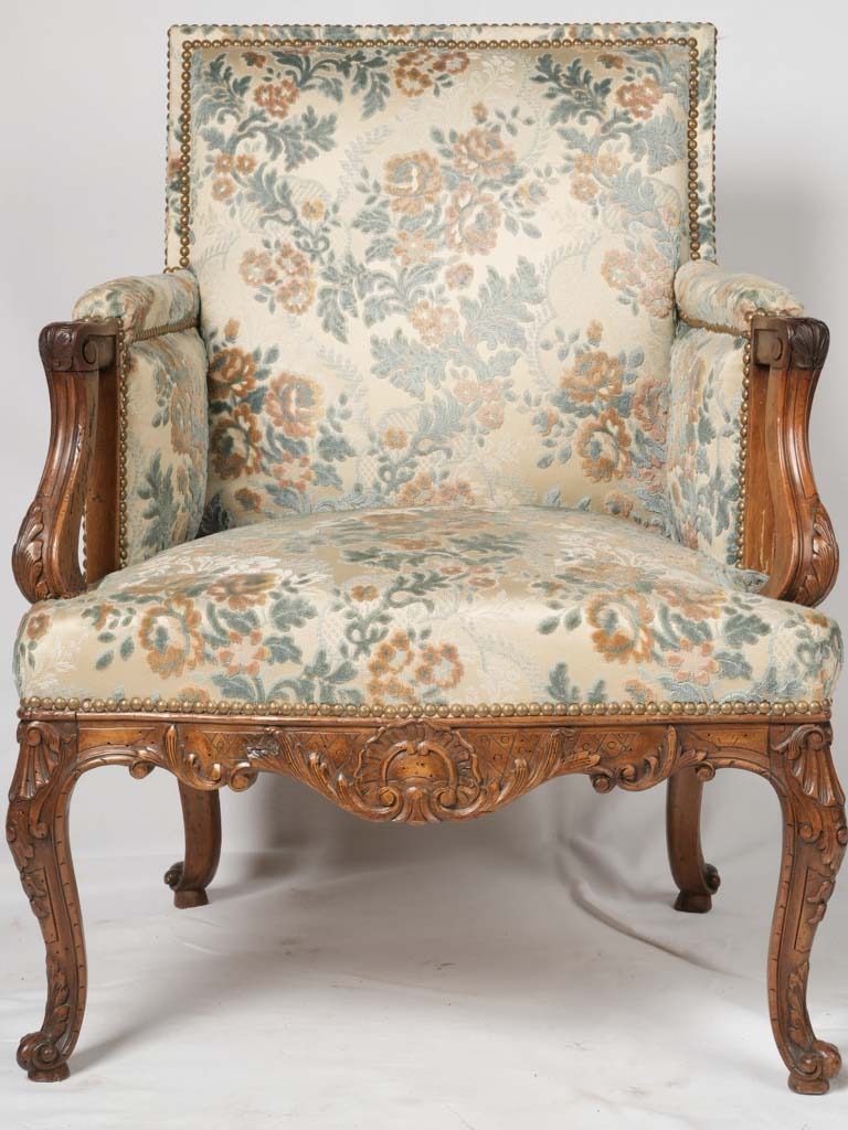 Prestigious Regency armchair with sculpted details