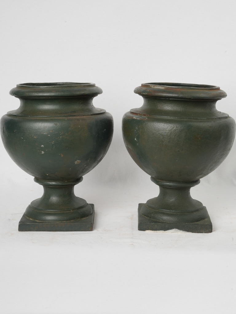 Chic 1920s urn-shaped planters