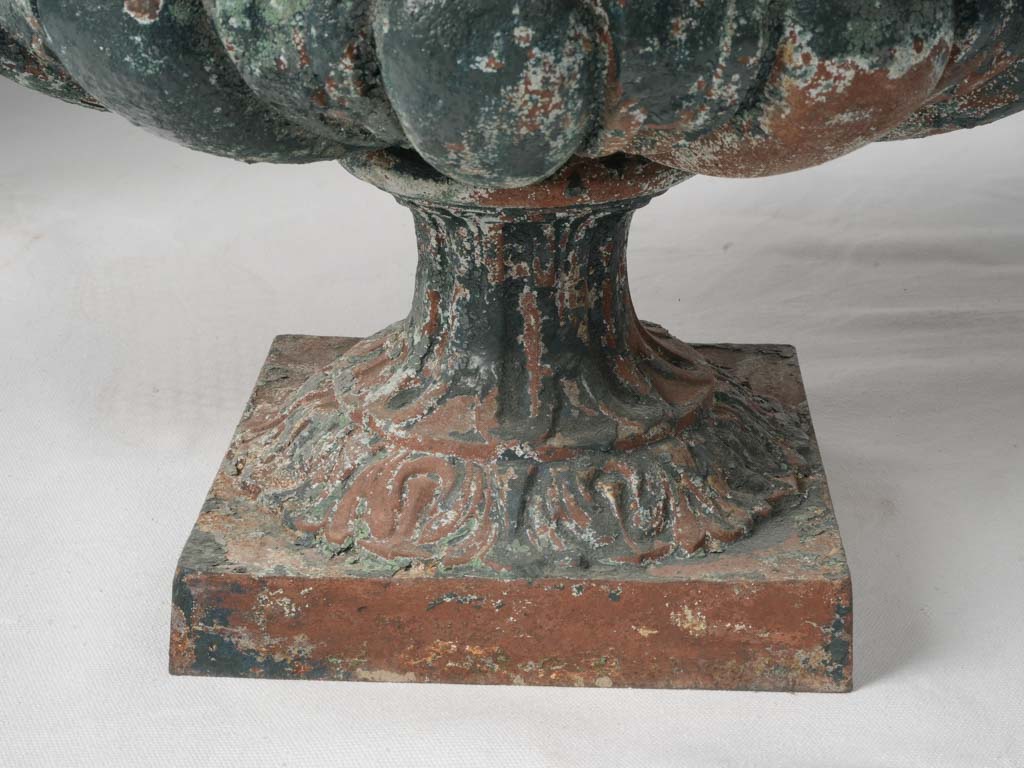 Elaborate handle garden planters