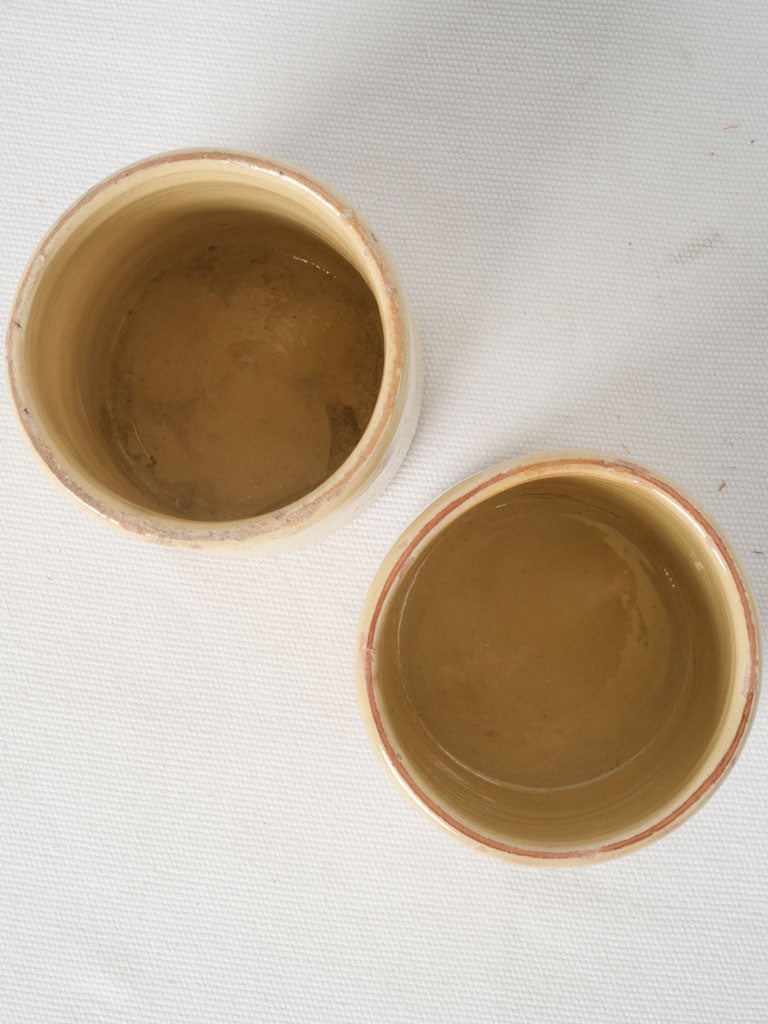 Vintage country-style kitchenware