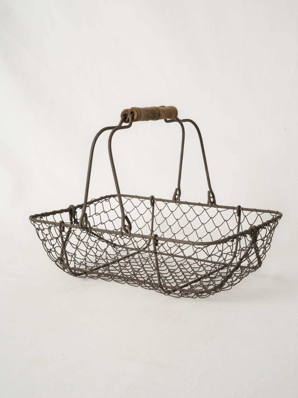 Antique French Wire Basket with Wooden Handle from Chanteduc