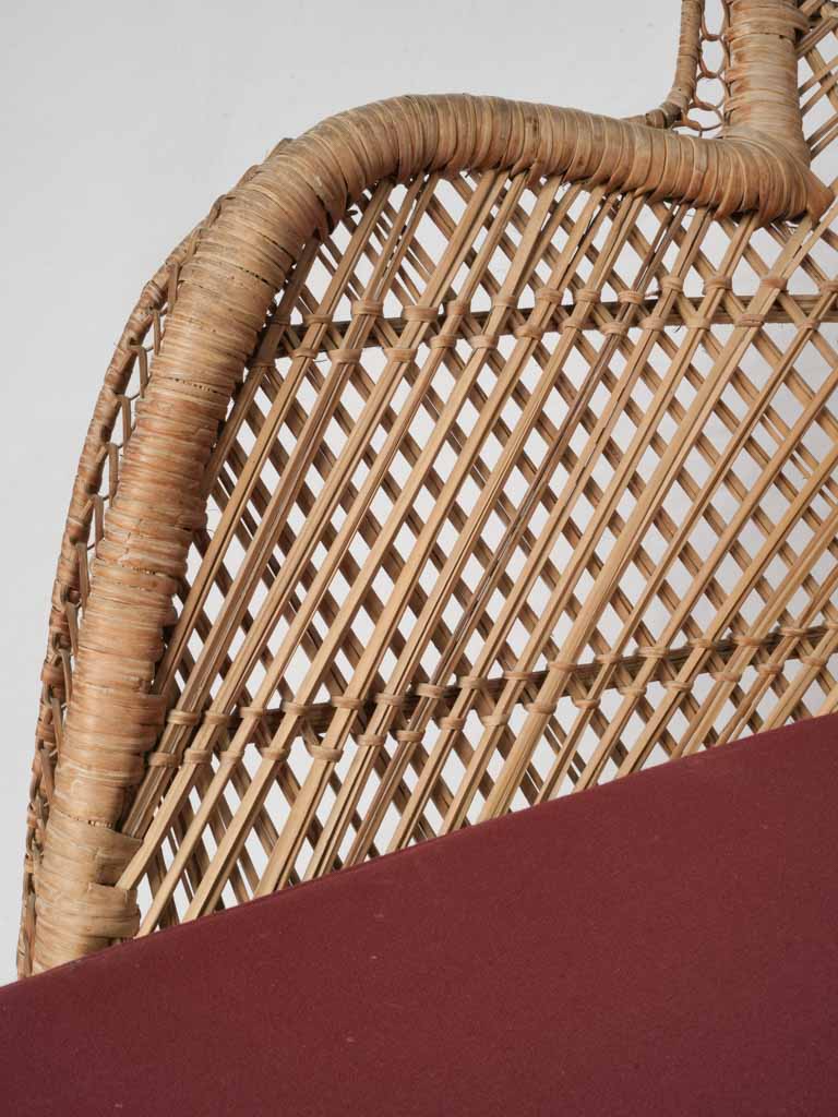 Elegant curved backrest chaise