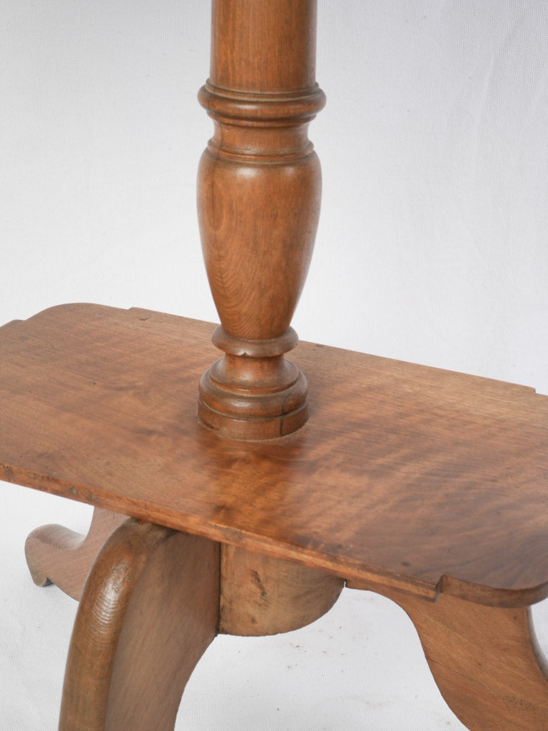 Naïve crafted walnut pedestal table
