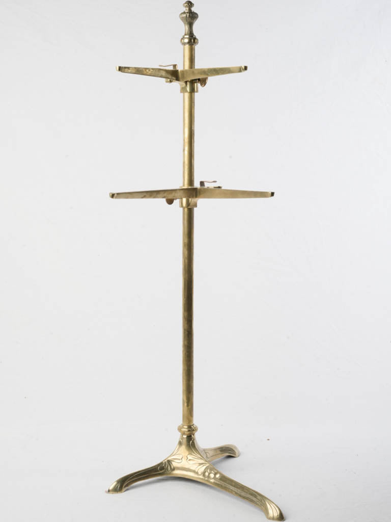 Classic turned finial structure