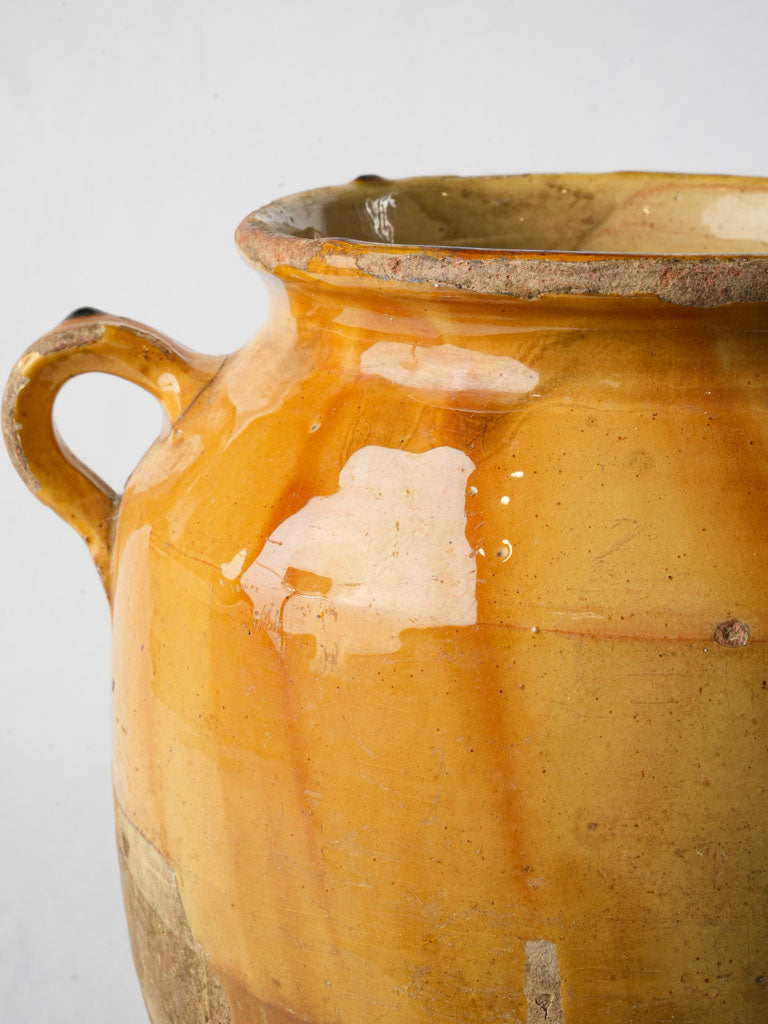 Historical mustard yellow pot