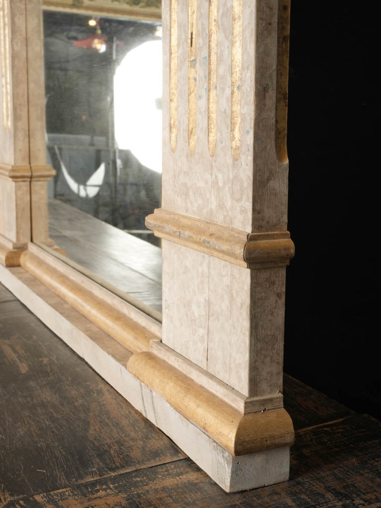Architectural form mirrors