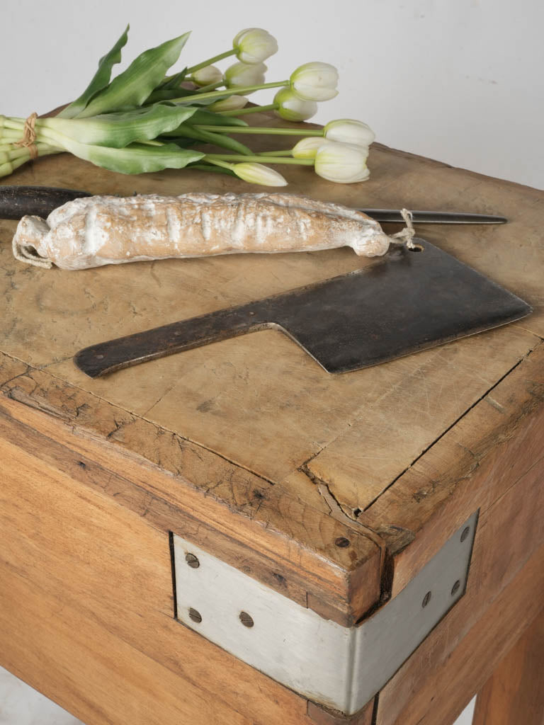 Distinctive patina farmhouse accent