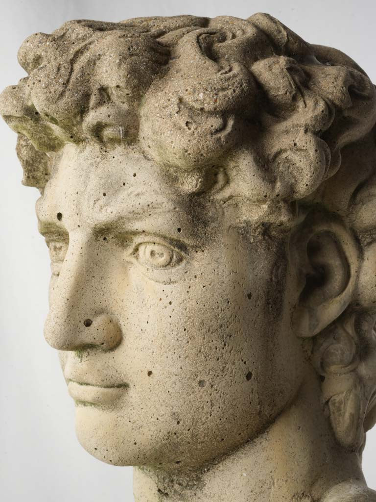 Antique-inspired Roman general adornment
