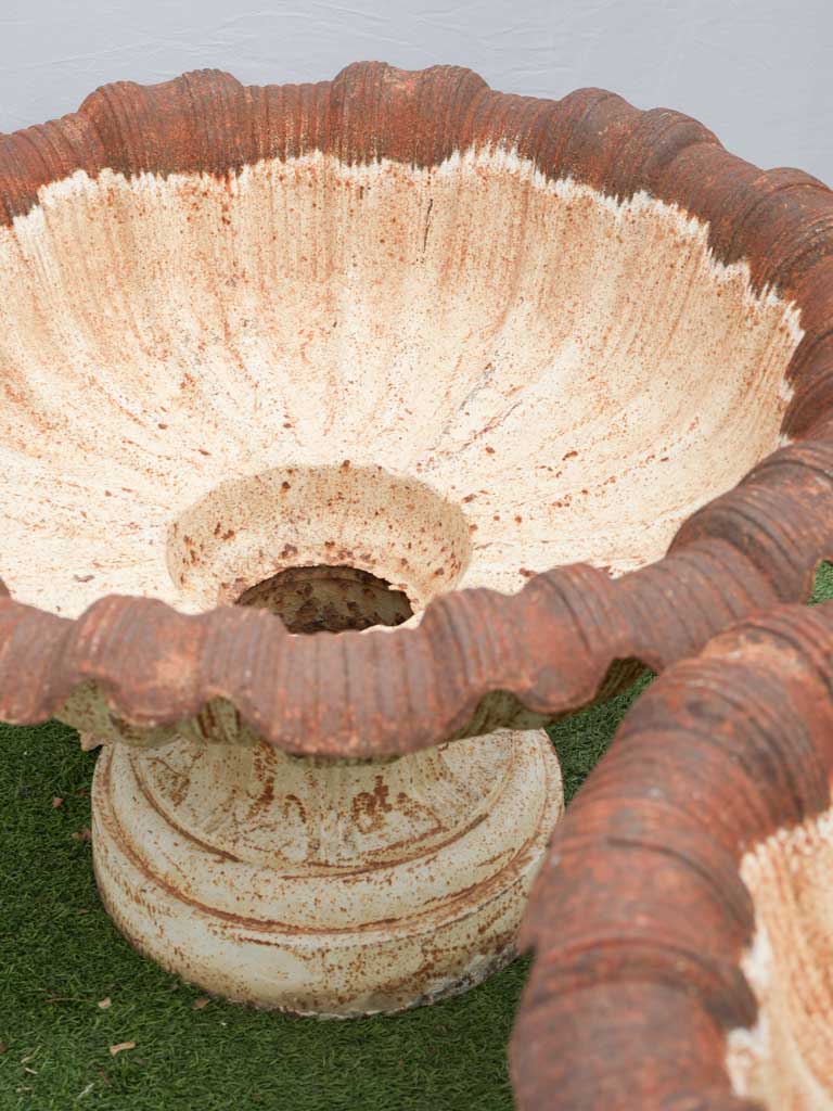 Elegant stylized ribbed planters