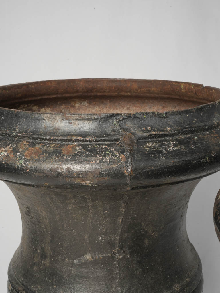 Elegant Medici urns with patina