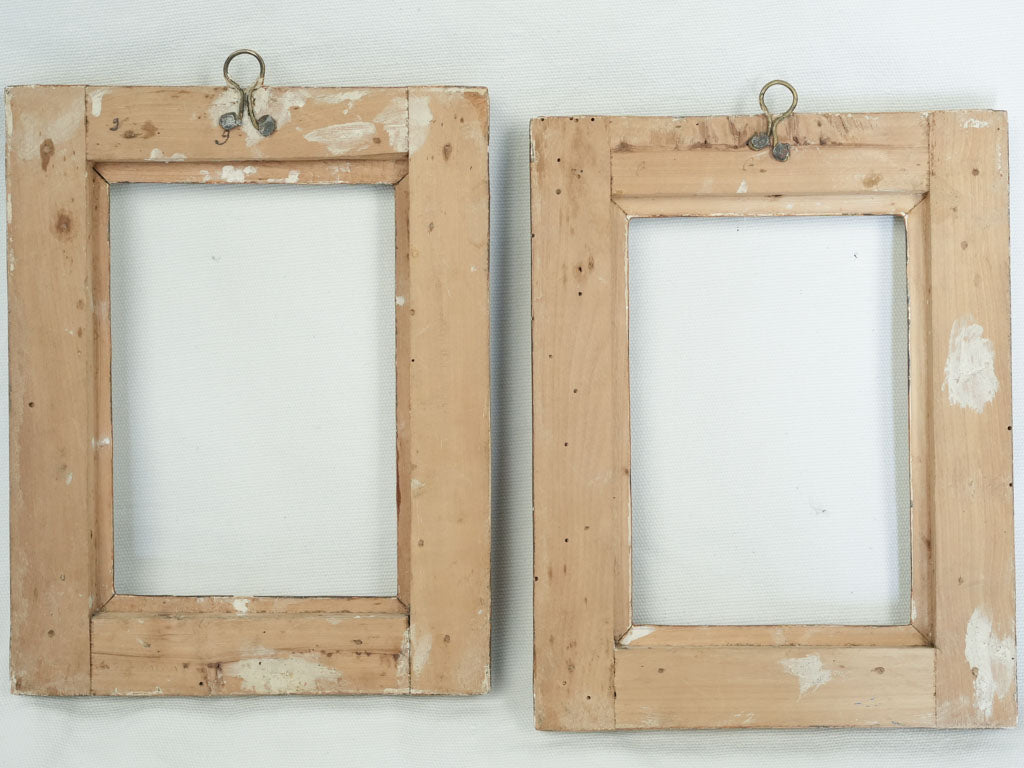 Versatile aged faux marble displays