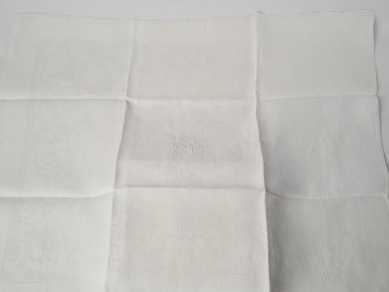 Refined vintage ivory table napkins