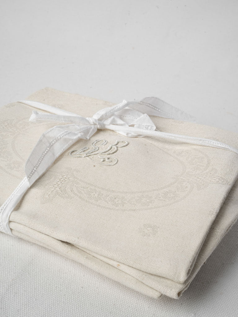 Elegant cream damask napkin set