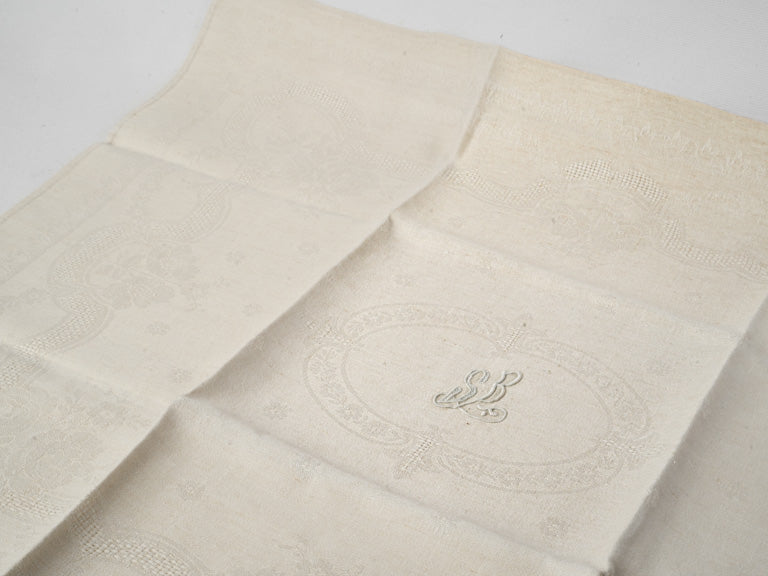 Beautifully preserved vintage napkin set
