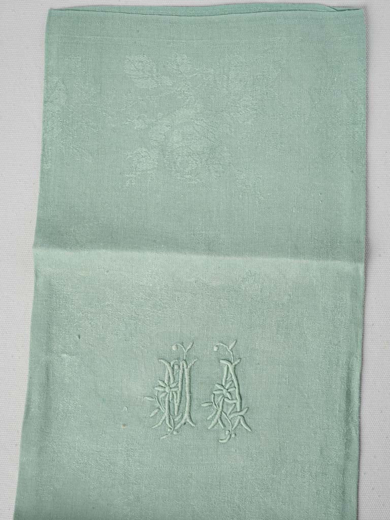 Exquisite floral motif linen set