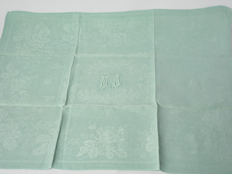 Chic vintage-style green napkins