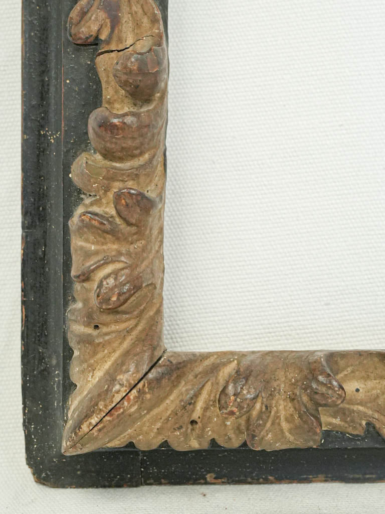 Narrow profile intricate detail frame