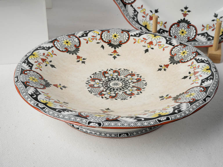 Refined Scalloped Rim Platter