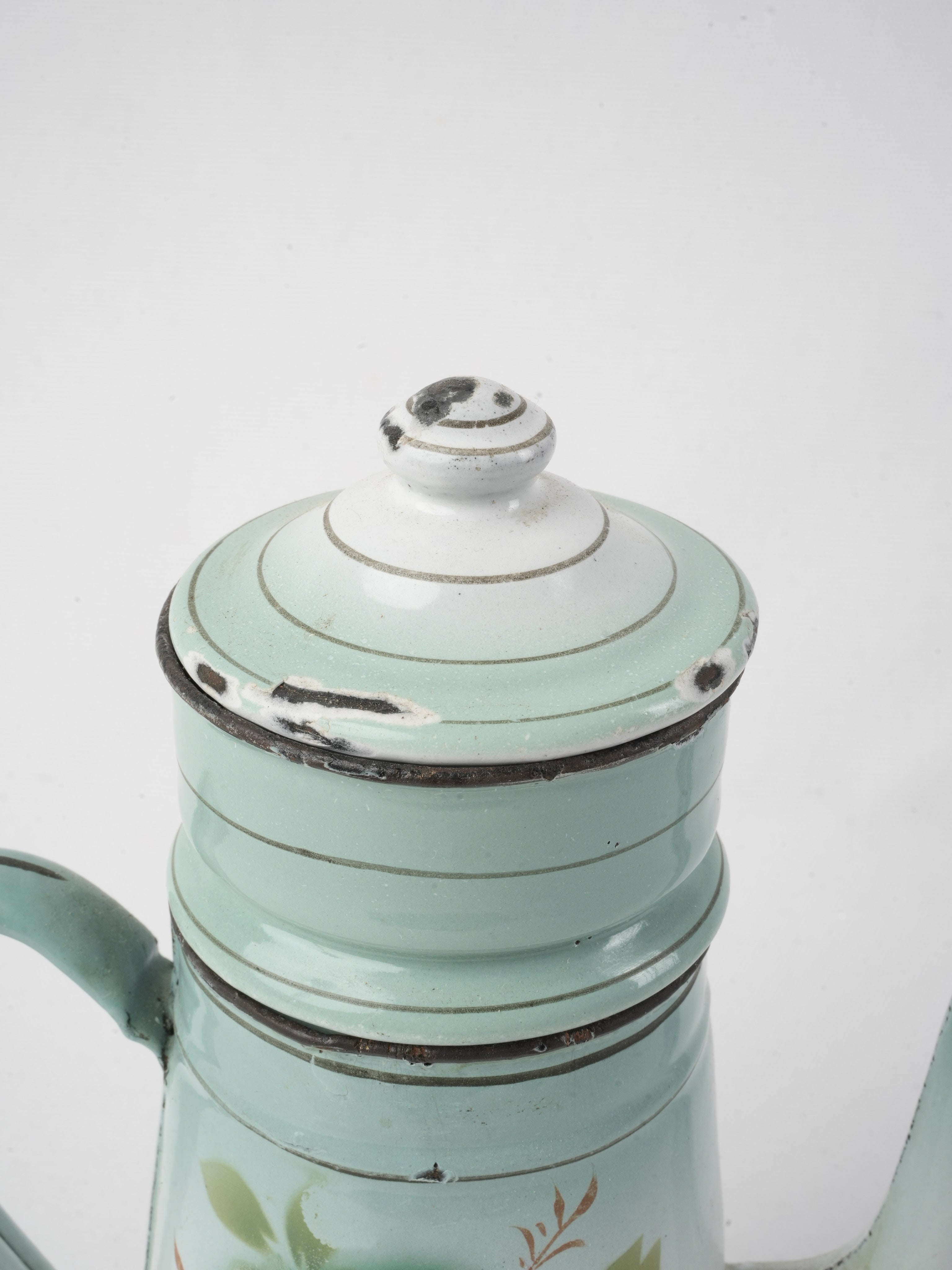 Artistic pinstriped enamel teapot
