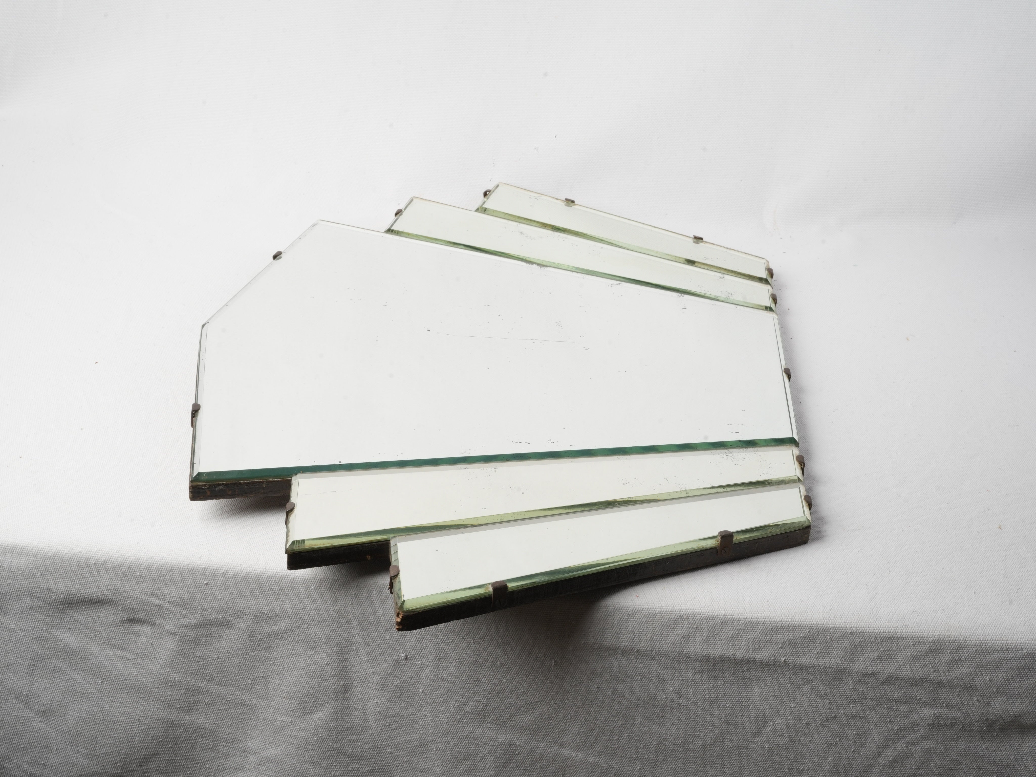 Sophisticated symmetrical-step sectioned mirror