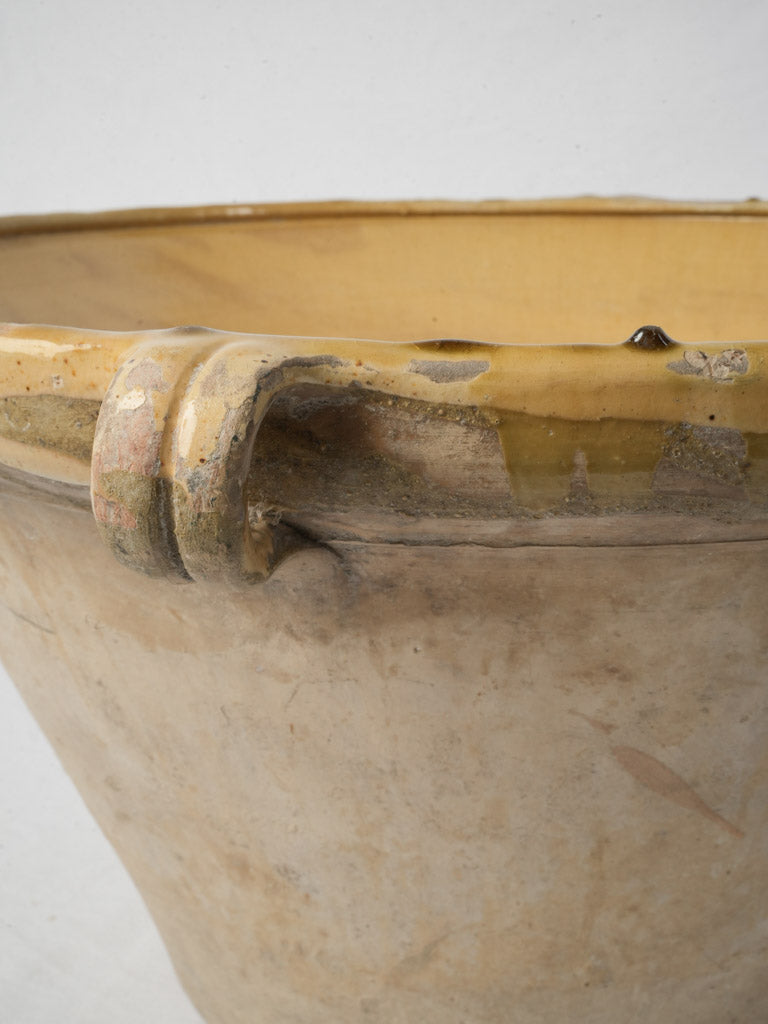 Decorative honey-glazed kitchenware