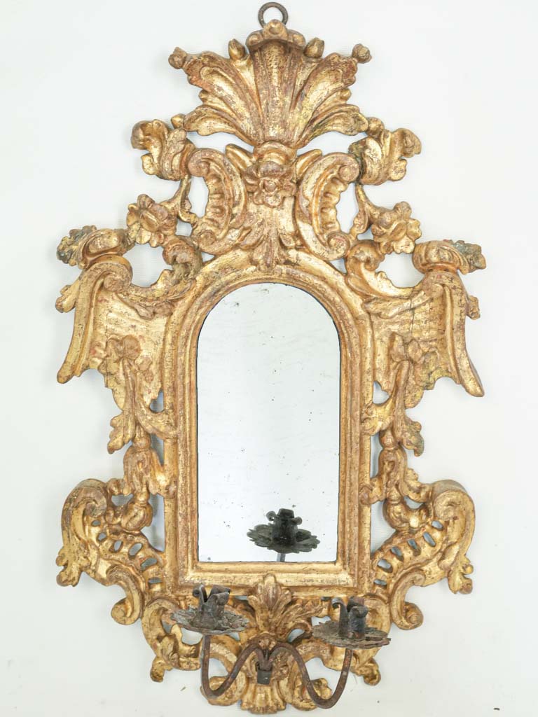 Elegant baroque reflector with candles