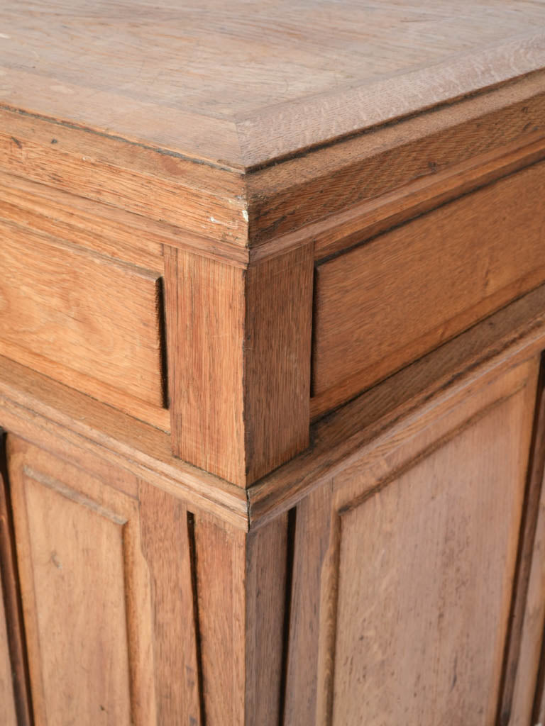 Elegant vintage chest of drawers
