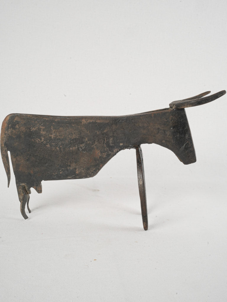 Emotional creative iron bull statue