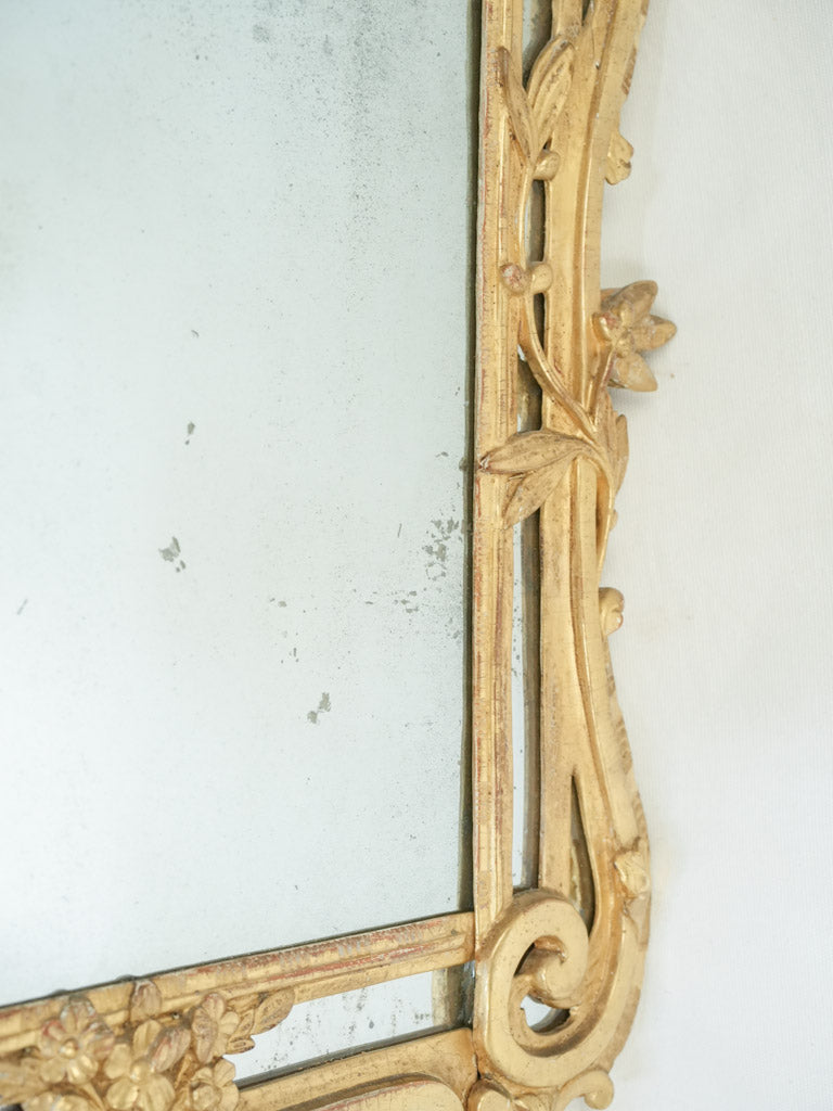 Unique flower motif mirror