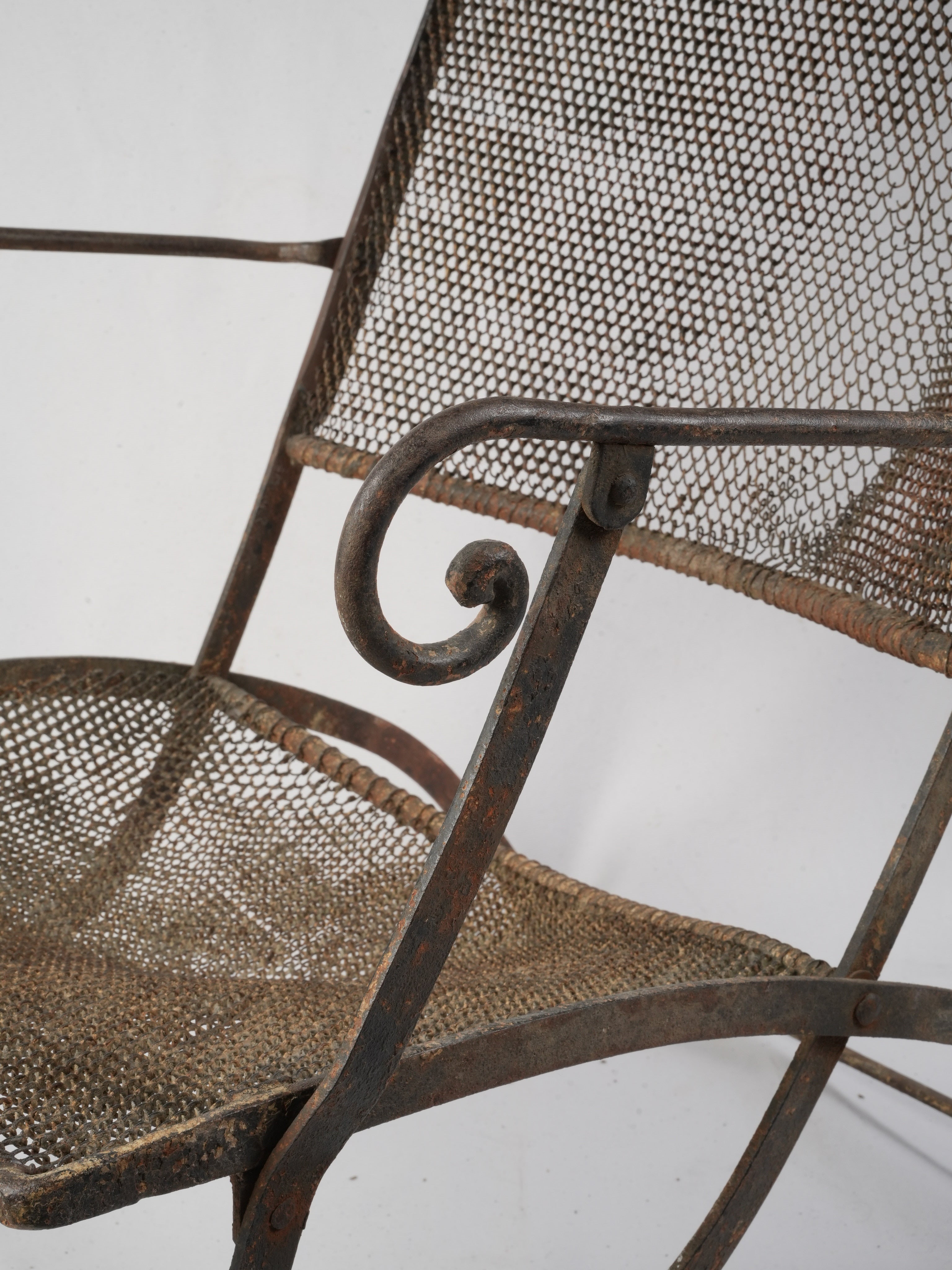 Original airy iron mesh seat